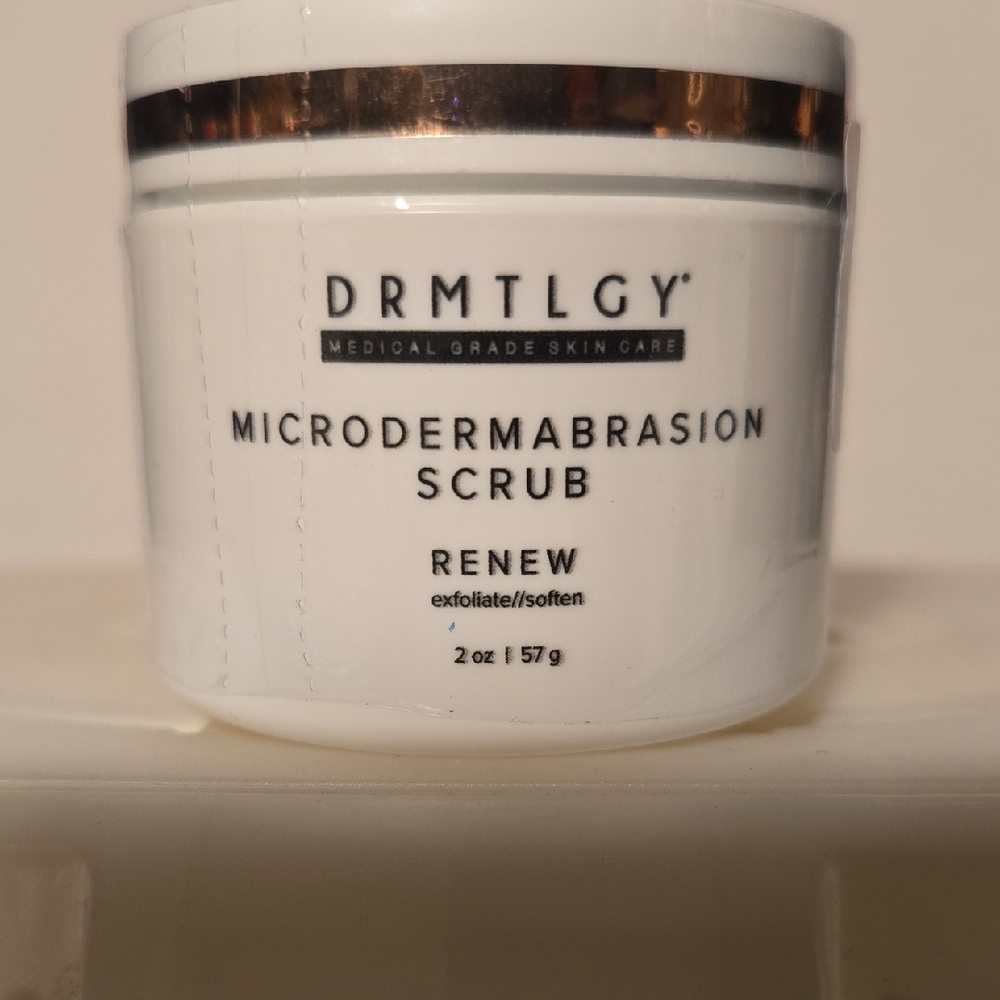 DRMTLGY Microdermabrasion Scrub - White